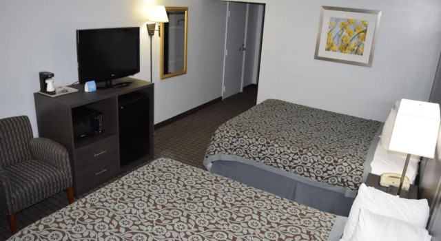 Четырёхместный номер Standard Days Inn by Wyndham Rock Falls