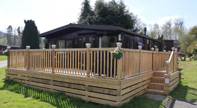 Шале HEDDFAN, Luxury 3 bedroom timber lodge, Now with WiFi, Caer Beris Holiday Park, Builth Wells, SORRY NO TRADESMEN OR CONTRACTORS ALLOWED