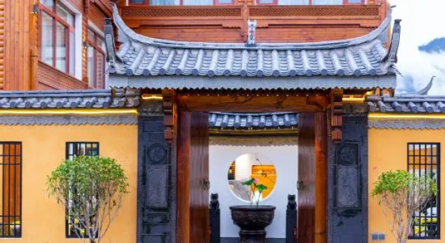 Lugu Lake · Lede Far Mountain Accommodation, Prenota Hotel Hotel a Lijiang con piscina, Piscina