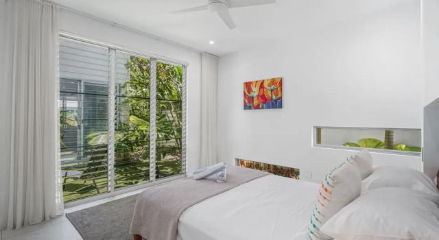 Tranquil Waters - Luxury in Oceans Edge, Book Hotel Palm Cove Cairns Beaches