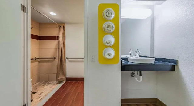 Standard Vierer Zimmer Days Inn by Wyndham Cincinnati I-71