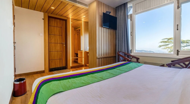 Люкс Deluxe Treebo Varuna With Mountain View, Mall Road