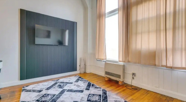Explore Corktown: Updated Loft Next to Riverwalk, Забронировать Апартаменты/квартира Апартаменты Детройта, рядом с Michigan Central, Апартаменты/квартира