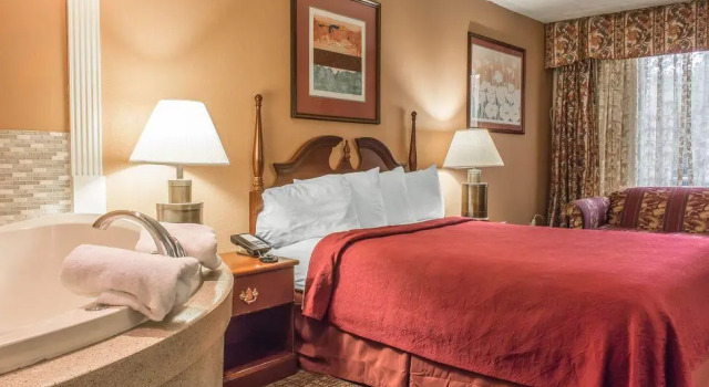 Люкс Quality Inn Stroudsburg
