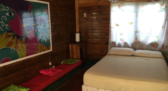 Garden Stone - Hostel, Забронировать Хостел Отели Пуэрто-Игуасу с парковкой, рядом с Магазин беспошлинной торговли города Пуэрто-Игуасу, Парковка