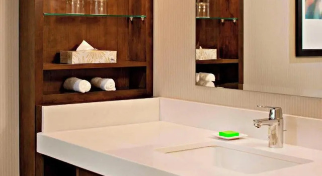 Deluxe Vierer Zimmer mit Balkon Delta Hotels by Marriott Calgary South