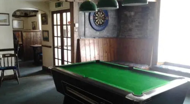Brunant Arms Hotel, Book Hotel Llanwrda Glamorgan