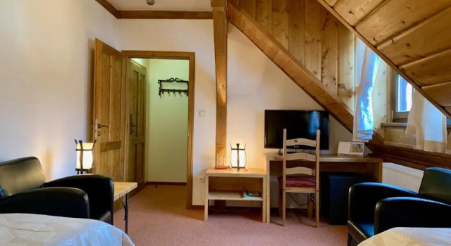 Двухместный номер Comfort Wellness Hotel Holzberg - krytý relaxační bazén, dětský bazén, whirlpool, sauna, restaurace, bowling, venkovní hřiště, herna, pingpong, billiard