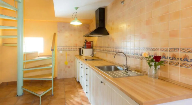 Коттедж Casa Fresneda Jardín río y parque infantil frente a la casa