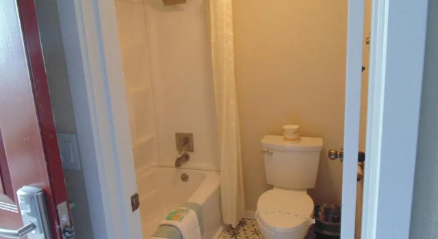 Четырёхместный номер Standard с видом на воду Water Front Inn