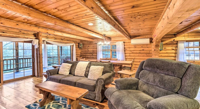 Spacious Cabin w/ Decks Near Saratoga Race Course!, Réserver Maison de vacances Middle Grove États-Unis