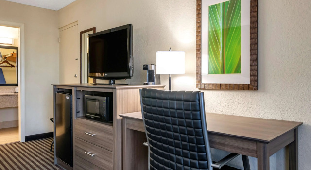 Четырёхместный номер Standard с видом на внутренний двор Best Western Downtown Stuart