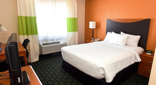 Номер Standard AmericInn by Wyndham Topeka
