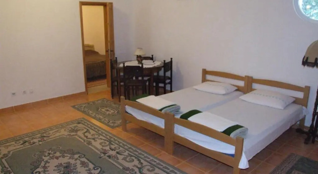 Четырёхместный номер Standard с балконом B&B Lovac Pool & Spa