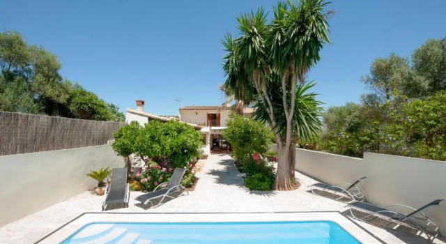Woodhouse, Book Hotel Hoteller i Ariany med pool, Swimmingpool