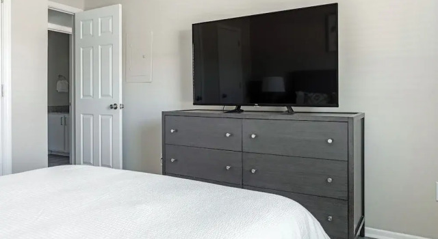 Апартаменты с 2 комнатами Landing Stunning 1BD Pool Gym