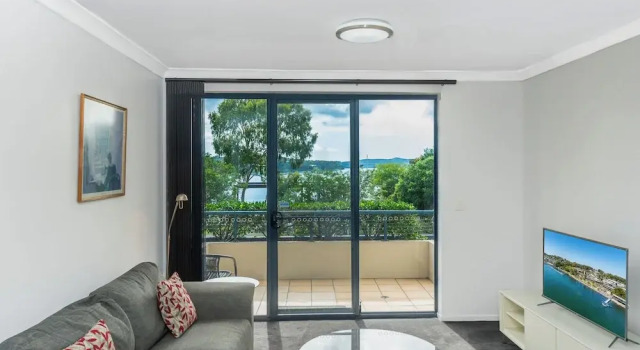 Апартаменты с 2 комнатами с балконом и с видом на озеро The Brighton Apartments