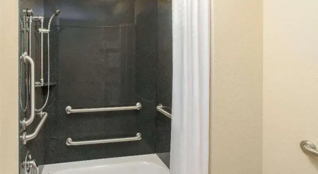 Четырёхместный номер Standard Baymont by Wyndham Grand Forks