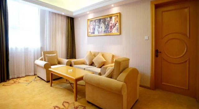 Люкс Deluxe Vienna Hotel Shanghai Hongqiao Huaxin Road