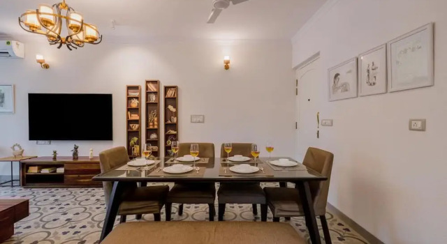 Luxe Apt w Balcony Rooftop Pool 15 min to Beach, Prenota Appartamento Hotel a Goa con parcheggio, Parcheggio