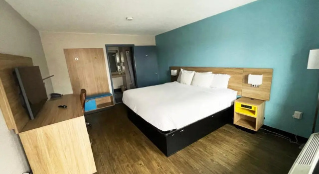 Номер Standard Days Inn by Wyndham Raleigh Glenwood-Crabtree