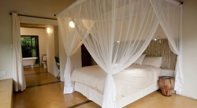 Коттедж Luxury Rhino River Lodge