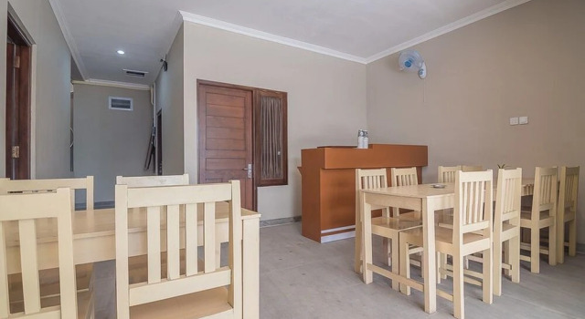 RedDoorz near Ambarukmo Yogyakarta 2, Book Hotel Banguntapan 