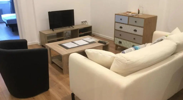 3 chambres en lit double, 6 personnes, dans appartement entièrement rénové, 70 m2 , WIFI,Climatisation, très calme , tout équipé,lit bébé, Забронировать Апартаменты/квартира Отели Клермон-Ферран с парковкой, рядом с Больница «Эстен», Парковка