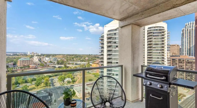 The Loki I Patio & BBQ I Sleeps 5 I Downtown I TV, Prenota Hotel Beltline Calgary, vicino a 8th Street C Train