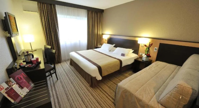 Трёхместный номер Standard Mercure Rouen Val de Reuil