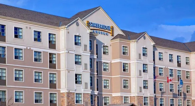 Кровать в общем номере Staybridge Suites London by IHG