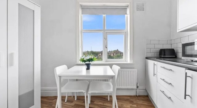 Comfort Studio Leeds Ideal for Work Study Street Parking