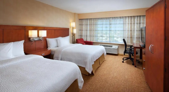 Четырёхместный номер Standard Courtyard by Marriott Baldwin Park