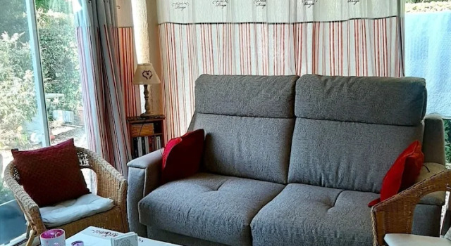 House With 2 Bedrooms in Eyguières, With Shared Pool, Furnished Terrace and Wifi, Забронировать Отель Эгьер Альпий