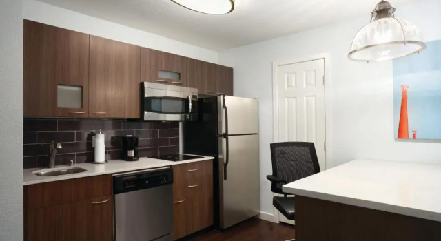 Люкс для людей с ограниченными возможностями с 2 комнатами Hyatt House Pleasant Hill