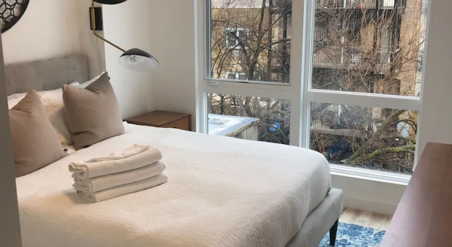 Апартаменты Sun-kissed 3BR Loft With Patio Minutes to NYC