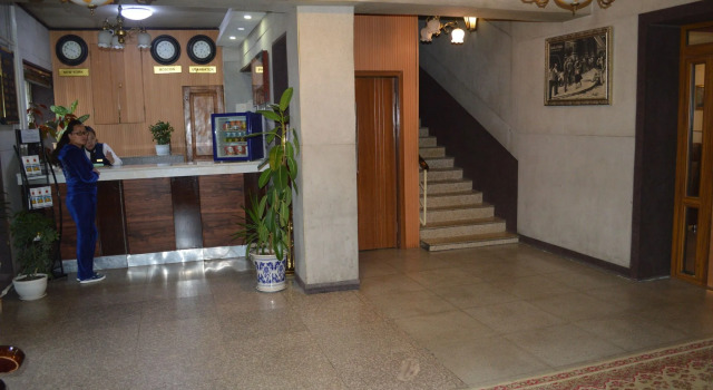 Land Hotel