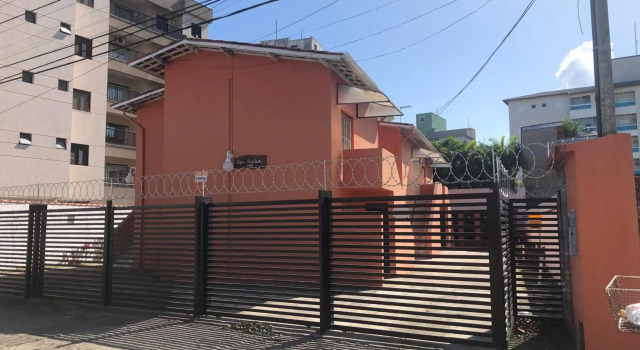 Kitnet Itagua Ubatuba, Забронировать Отель Отели Убатуба с парковкой, Парковка