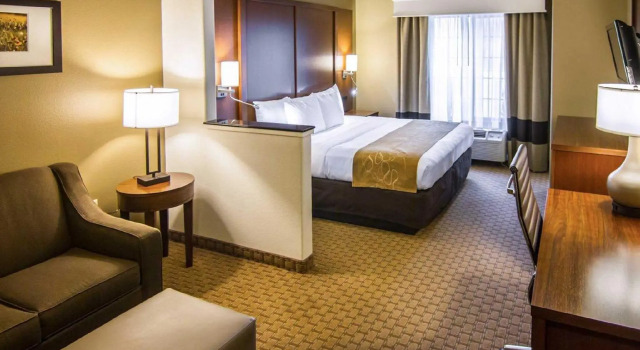 Люкс Comfort Suites Marshall