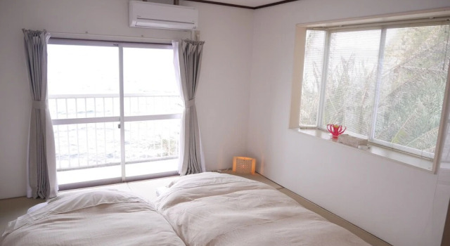 Коттедж с балконом и с видом на залив Sakura Beach Garden
