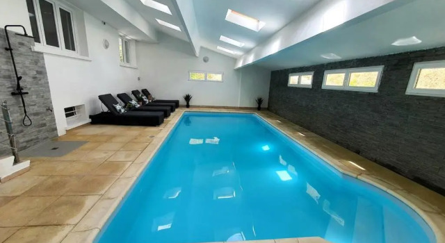 Вилла Villa Auxerre luxe Piscine Intérieure proche Paris sans Vis-à-vis