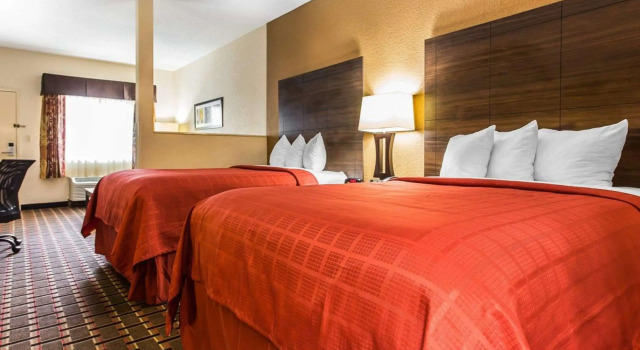 Четырёхместный люкс Quality Suites Hickory South
