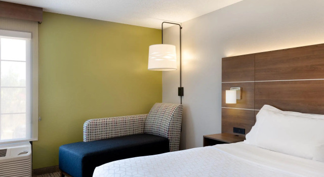 Двухместный номер Standard Holiday Inn Express & Suites Milton East I-10 by IHG