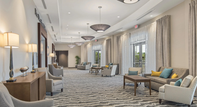 Staybridge Suites - Florence Center by IHG, Забронировать Отель Отели Южной Каролины с парковкой, Парковка