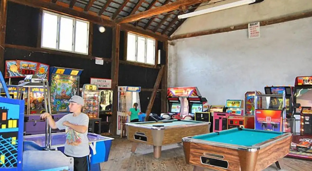 Robin Hill RV Resort & Campground - Caravan Park, Rezerwuj Pole kempingowe Hotele w West Reading z basenem, Basen