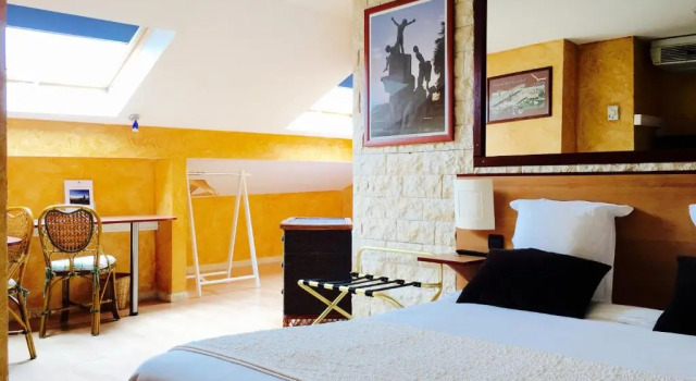 Номер Comfort Hôtel Bosquet Pau Centre - Self Check In Budget Hotel