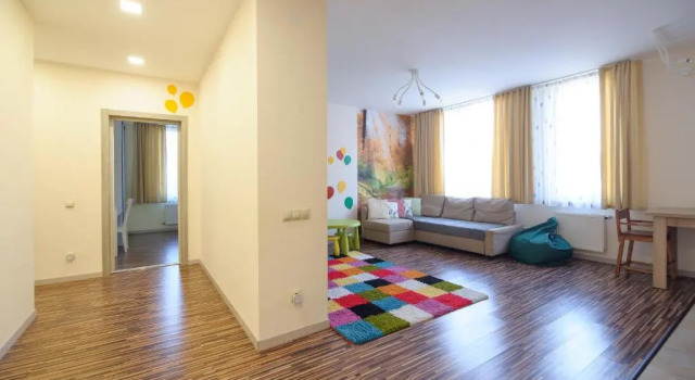 Colored balloons - 3 bedrooms, 3 bathrooms, equipped large apartments, Prenota Appartamento Leopoli Lviv