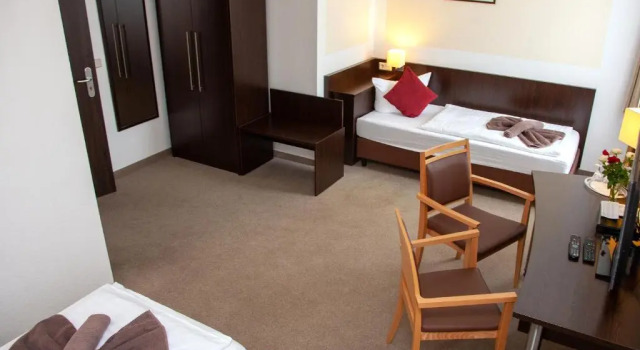 Seehotel Zum Löwen, Забронировать Отель Отели Мекленбургское поозёрье с парковкой, Парковка