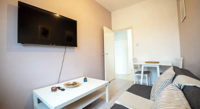 London City Escape - Stylish 2 Bedroom Apartment