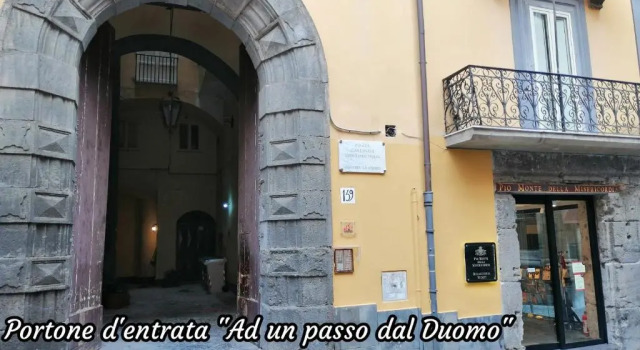 Ad un passo dal Duomo "2", Забронировать Апартаменты/квартира Отели Неаполя с парковкой, рядом с Кафедральный собор Неаполя, Парковка